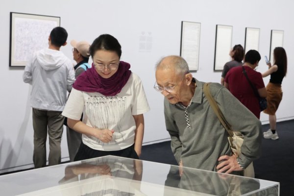 锅牛配资 艺术无龄界，带上爷爷奶奶，共赴文化之约